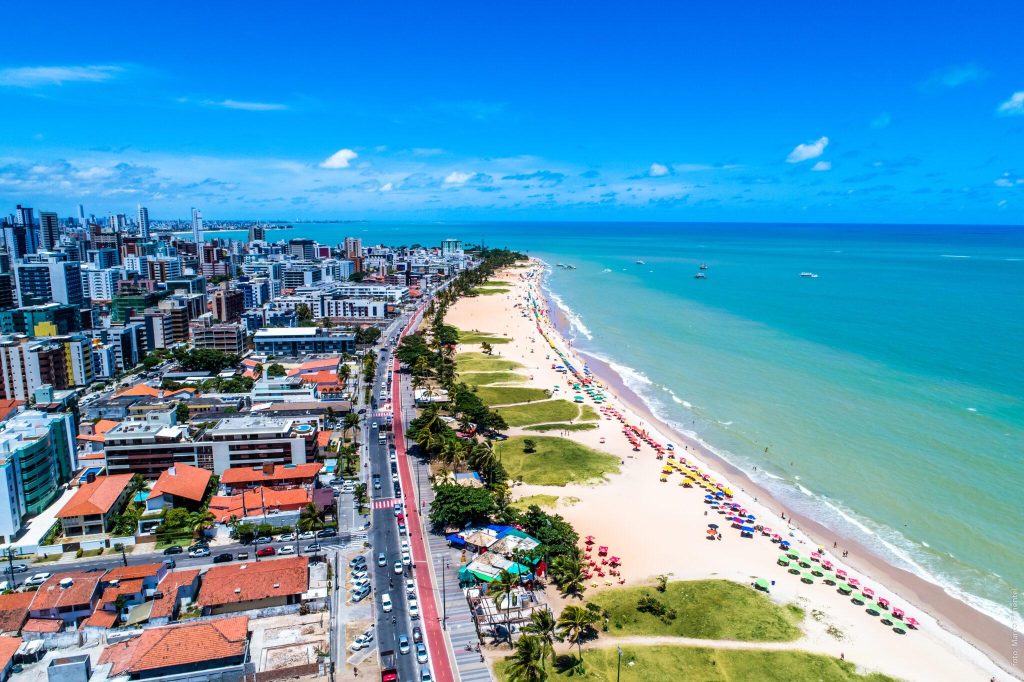 Vista aérea da orla de João Pessoa na Paraíba