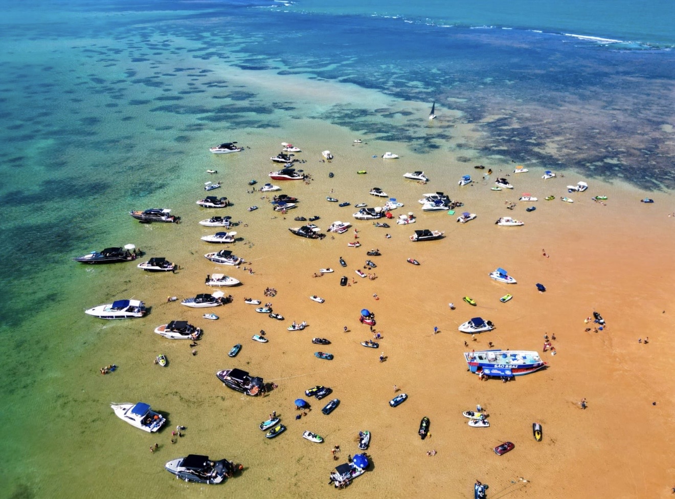 Ilha de Areia Vermelha em Cabedelo durante a maré baixa